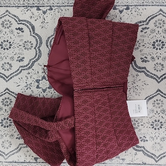 Unique Scarlet Bustier Top - Picture 4 of 8